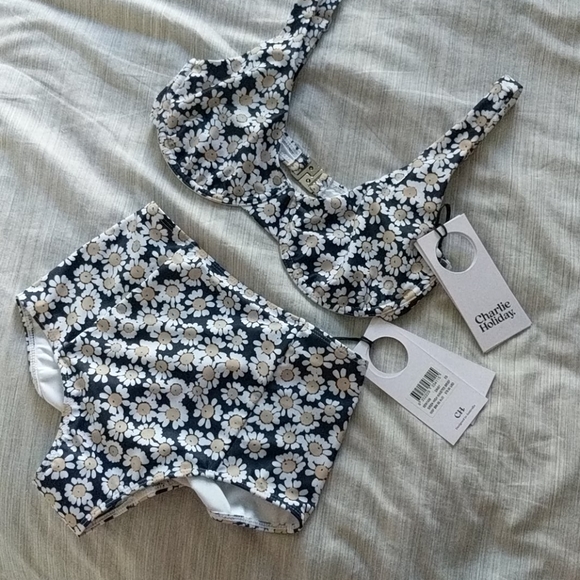 NWT Charlie Holiday Daisy Siren XS Bikini Set - Picture 2 of 4